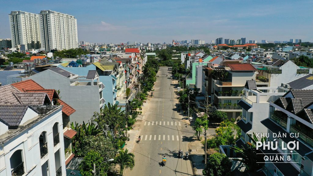 Đường nội khu có xe cộ lưu thông, Khu dân cư Phú Lợi Quận 8, ảnh chụp từ mặt đường