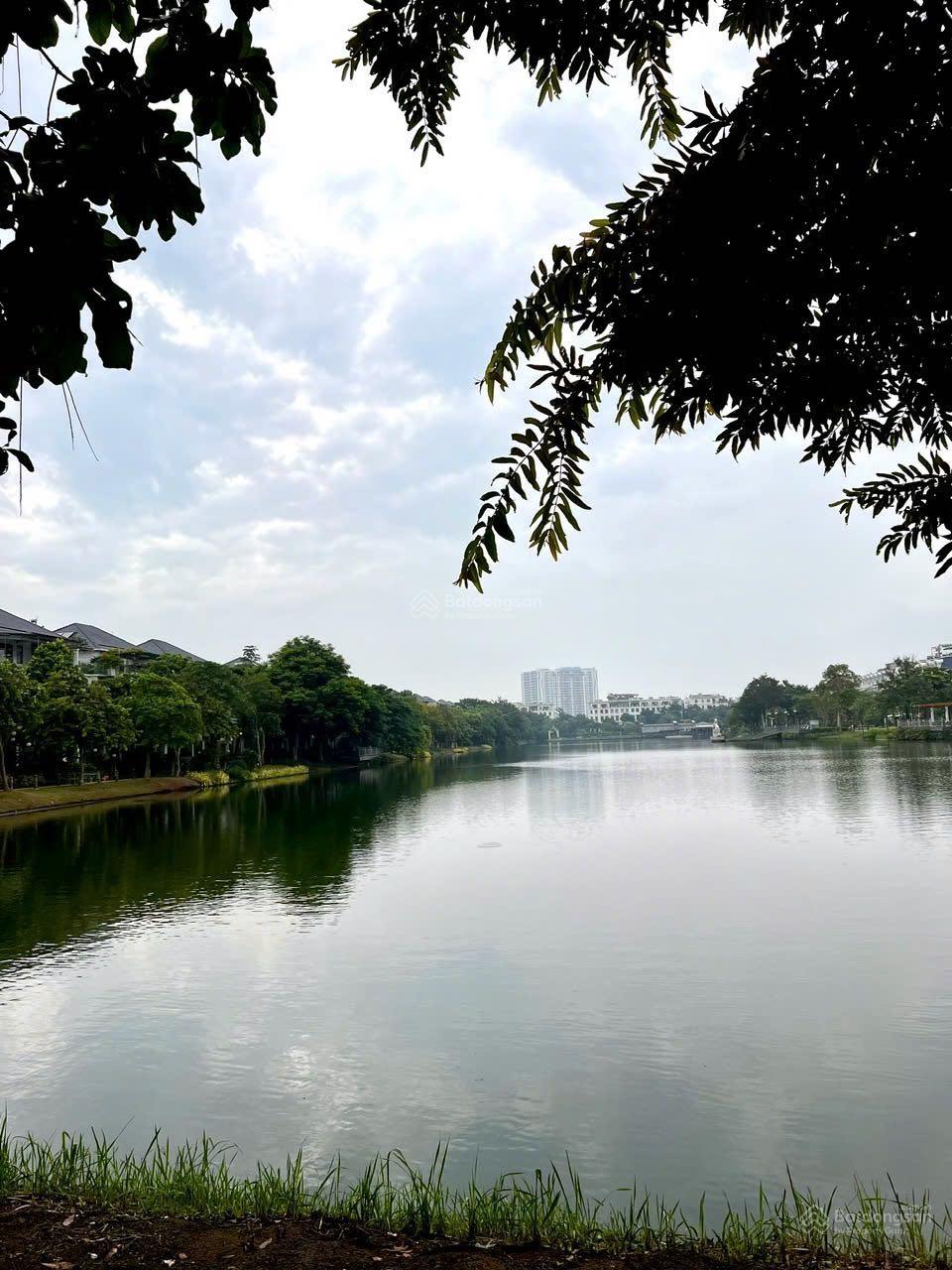 Bán NP view hồ 5x20m gần The Foresta, trệt + 3L, có HĐ thuê 29tr/ tháng, rẻ nhất dự án. Giá: 18.9 tỷ TL